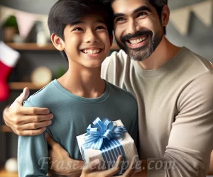 Padre abrazando a su hijo sonriendo